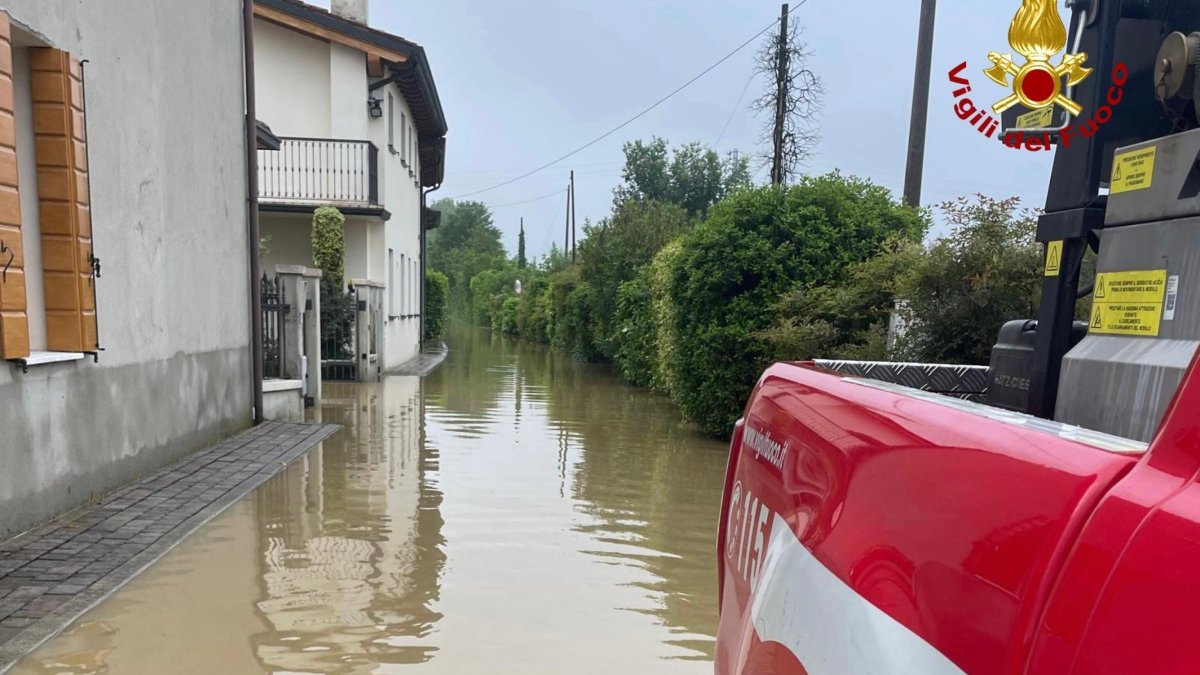 Storm Ciaran Hits Tuscany: Six Dead Amidst Severe Flooding and Wind