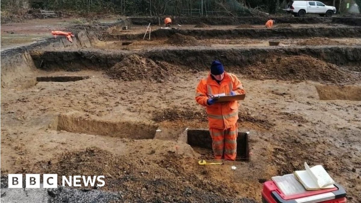 Ancient DNA Confirms Upton Lovell Shaman Was a Woman, Redefining Bronze Age Roles