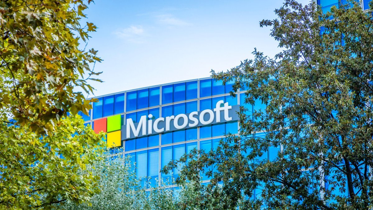 Laid-Off Tech Workers Confront Harsh Job Market After Google, Microsoft Exits